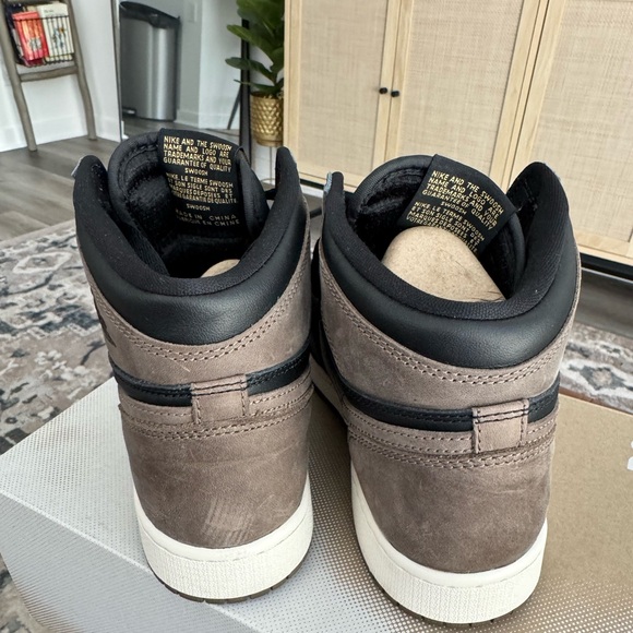 Jordan 1 Retro High OG Palomino Sneakers - Picture 3 of 6